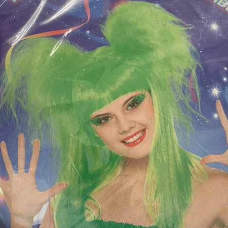 PELUCA CON COLETAS VERDES FLUOR